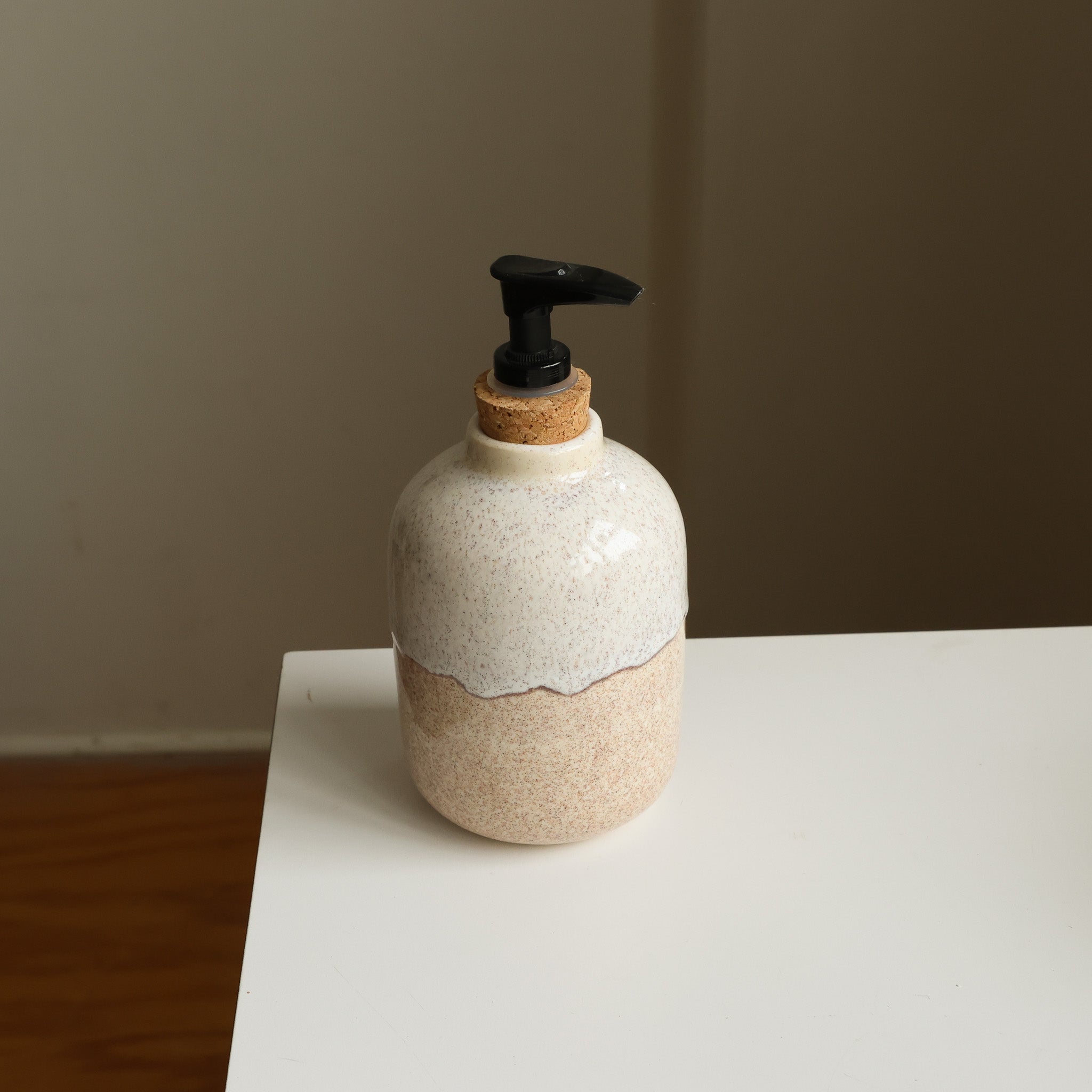 Soap dispenser – Helen Levi Ceramics