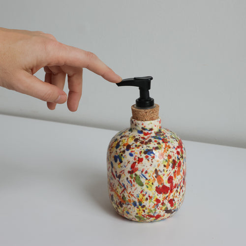 Artist's soap dispenser