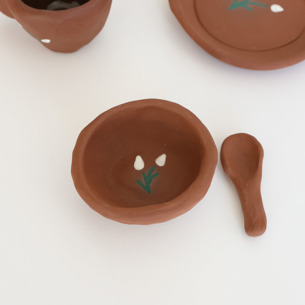 Kids play tea set