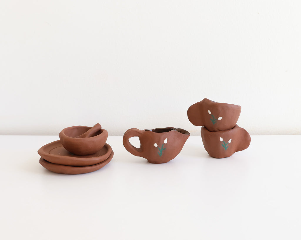 Kids play tea set