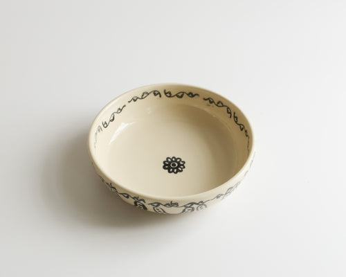 Snack bowl, horseshoe trim