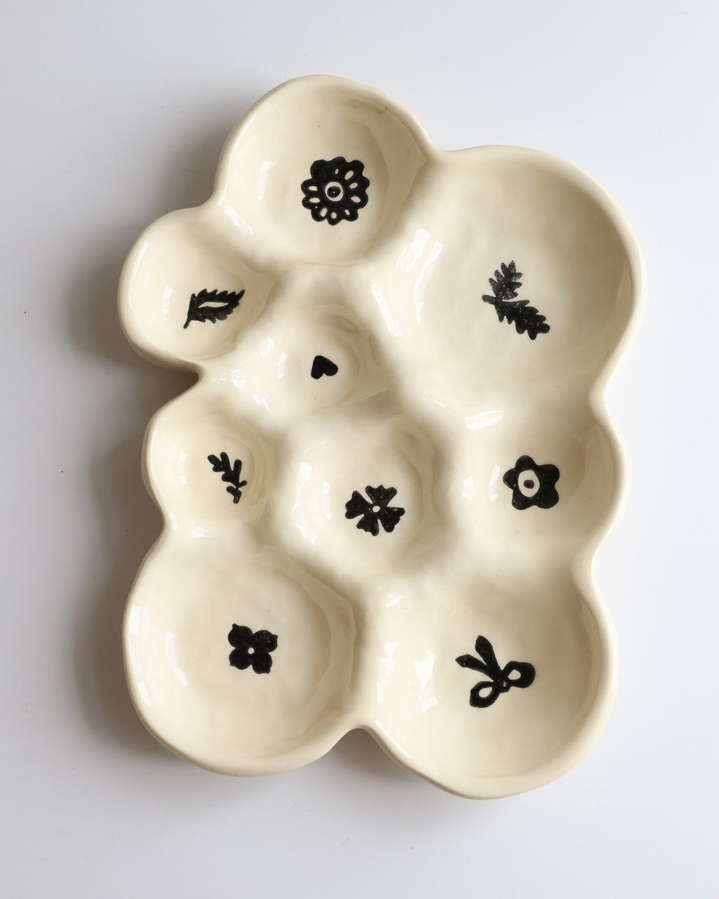 Trinket tray, monochrome