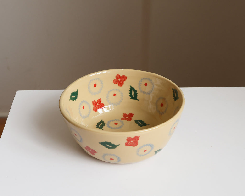 Flower print breakfast bowl