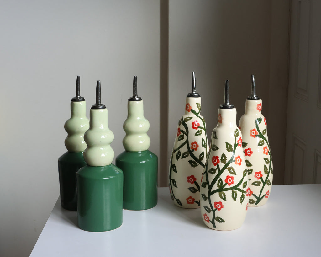 Oil pourers