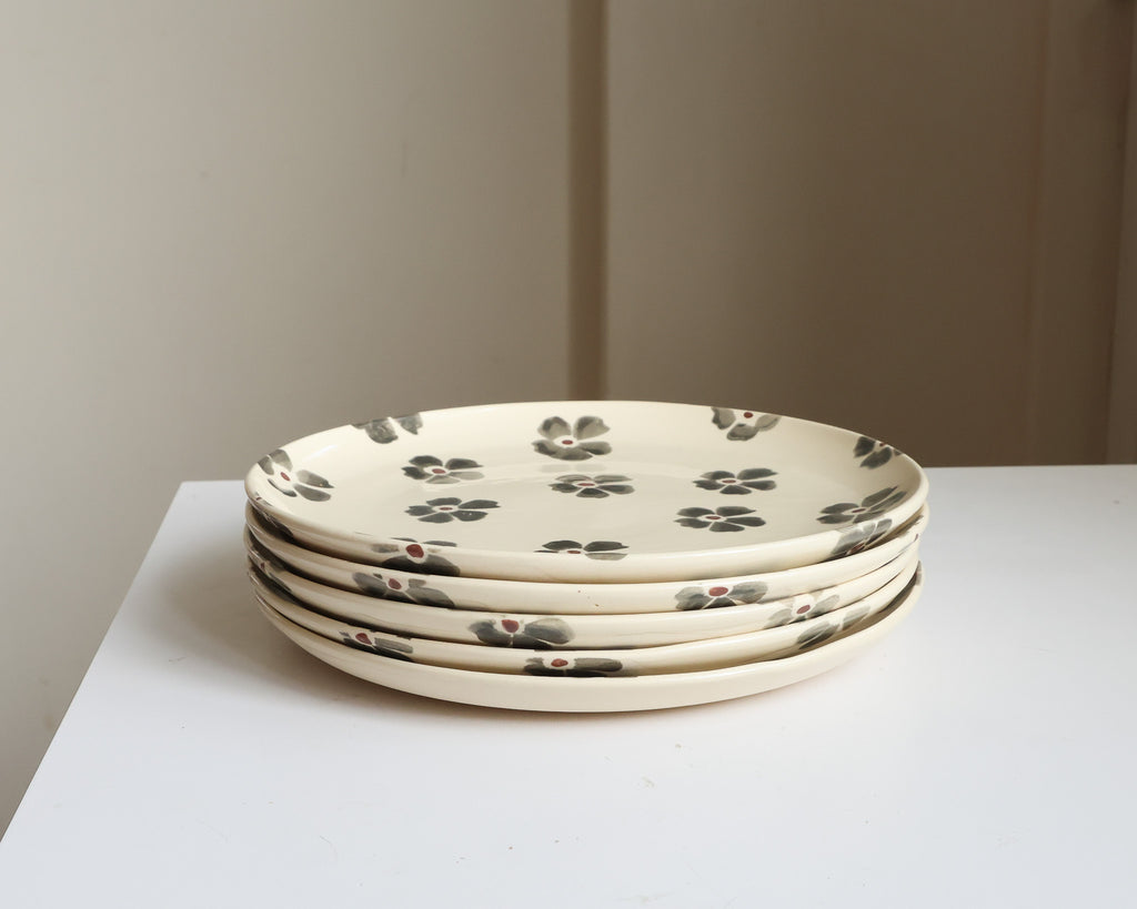 Floral dinner plate