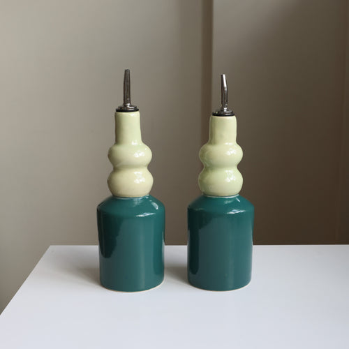 Oil pourers