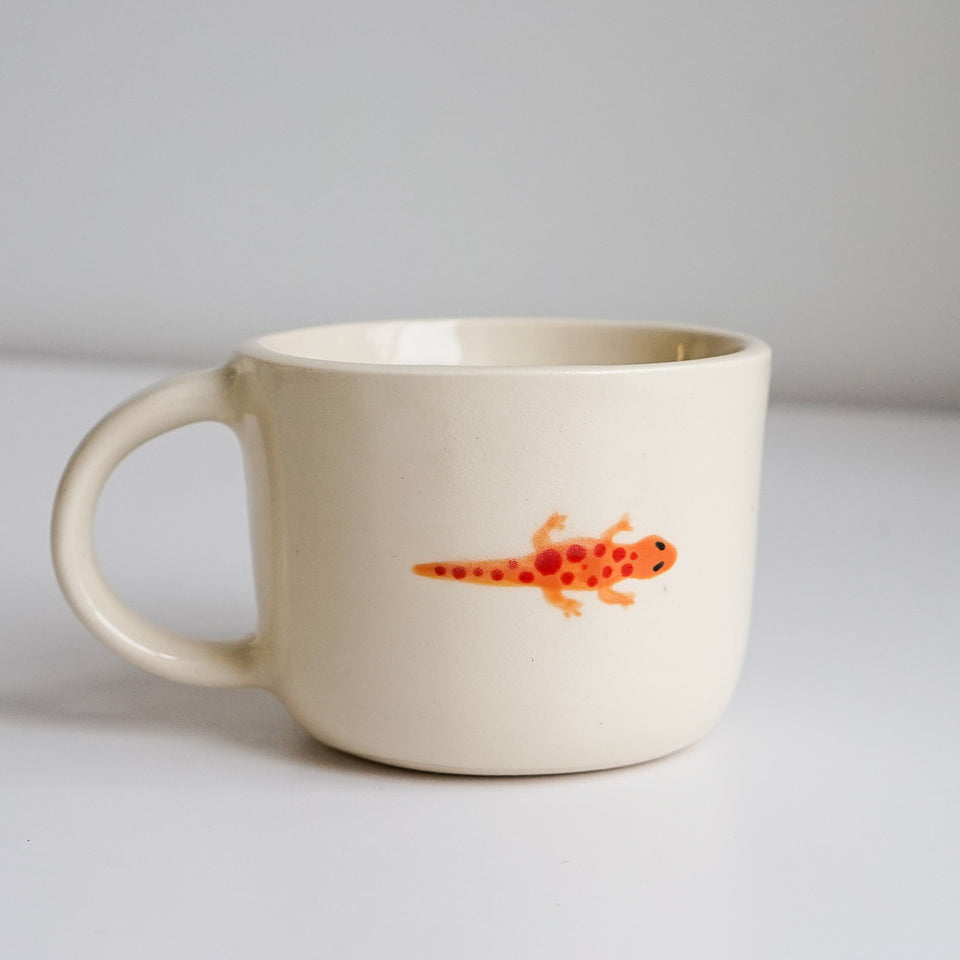 Expressive ceramic mug from the ChavoyaTrade collection